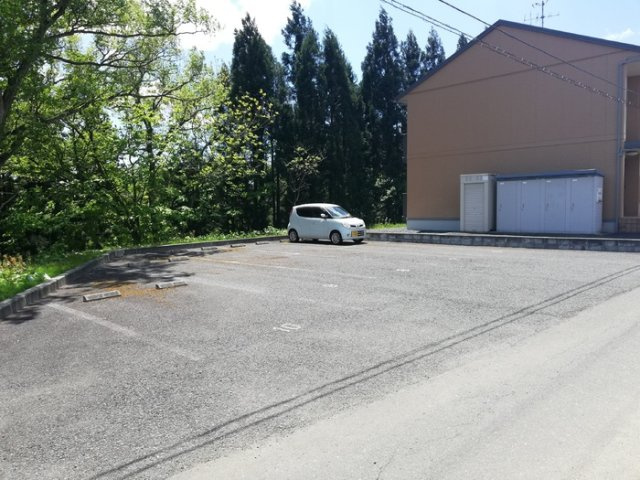 千富館　東館の駐車場