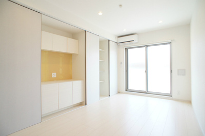 【居間・リビング】 | リブリ・リエゾン | 壁面収納付き7.5帖の広々としたリビング