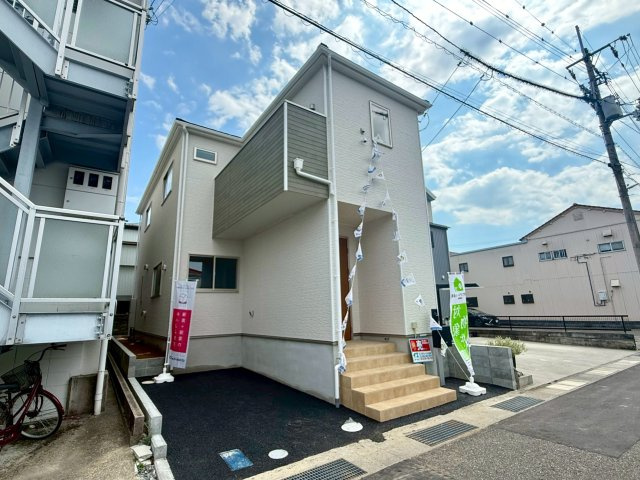 高知市桟橋通第一　1号棟の前面道路含む現地写真|おしゃれな外観です