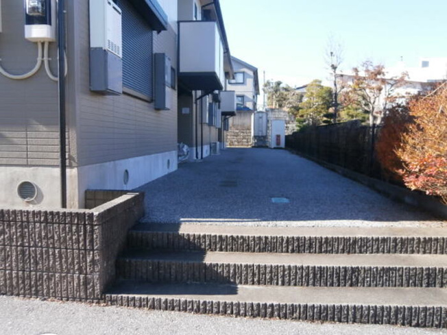 【エントランス】 | ラスリーズ | エントランス