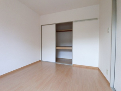 【洋室】 | ラスリーズ | 南洋室・収納