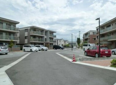 ラフィーネの駐車場