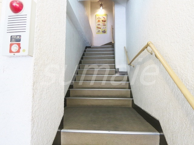 リヒトライフ侑里のその他共用部分|上階に繋がる階段です☆