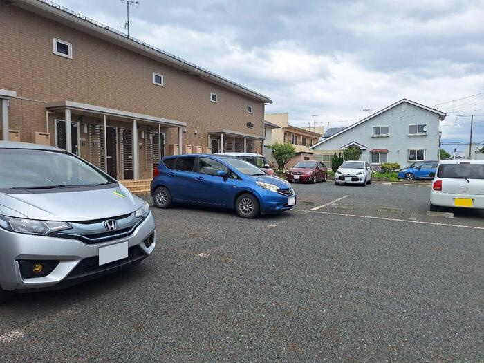 レ・セーナの駐車場