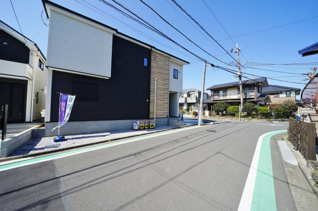 【横浜市瀬谷区下瀬谷3丁目37-3全3棟新築戸建て】★仲介手数料無料★（瀬谷さくら小学校・下瀬谷中学校）の前面道路含む現地写真