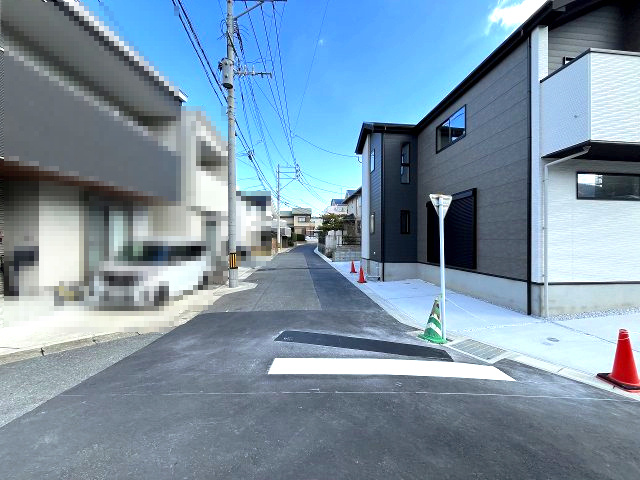 【その他】 | 福岡市西区今宿東1丁目1期　1号棟（全3棟）【仲介手数料無料・0円】 | 現地写真。前面道路です。