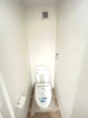 【トイレ】 | 福岡市西区今宿東1丁目1期　1号棟（全3棟）【仲介手数料無料・0円】 | 施工例。2階にもトイレです。施工例は完成時と異なる場合があります。