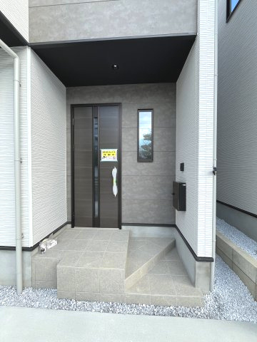 【玄関】 | 福岡市西区今宿東1丁目1期　1号棟（全3棟）【仲介手数料無料・0円】 | 施工例。施工例は完成時と異なる場合があります。