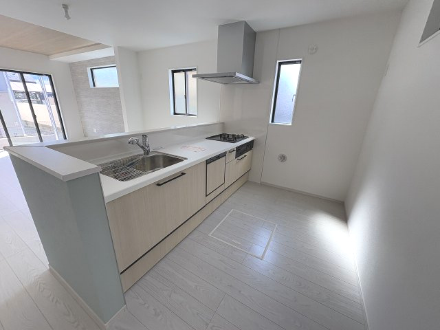 【キッチン】 | 福岡市西区今宿東1丁目1期　1号棟（全3棟）【仲介手数料無料・0円】 | 施工例。施工例は完成時と異なる場合があります。