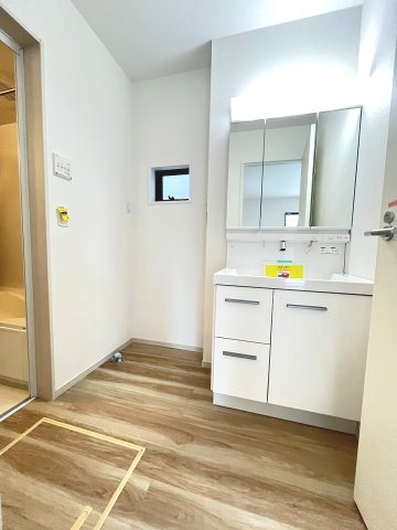 【洗面所】 | 福岡市西区今宿東1丁目1期　1号棟（全3棟）【仲介手数料無料・0円】 | 施工例。施工例は完成時と異なる場合があります。