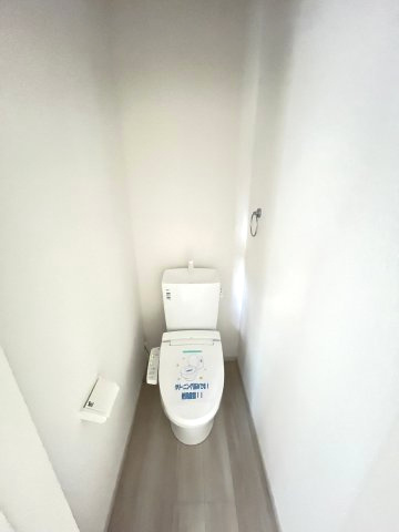 【トイレ】 | 福岡市西区今宿東1丁目1期　2号棟（全3棟）【仲介手数料無料・0円】 | 施工例。1階のトイレです。施工例は完成時と異なる場合があります。