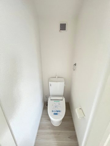 【トイレ】 | 福岡市西区今宿東1丁目1期　2号棟（全3棟）【仲介手数料無料・0円】 | 施工例。2階にもトイレです。施工例は完成時と異なる場合があります。