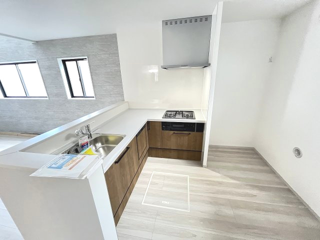 【キッチン】 | 福岡市西区今宿東1丁目1期　2号棟（全3棟）【仲介手数料無料・0円】 | 施工例。施工例は完成時と異なる場合があります。
