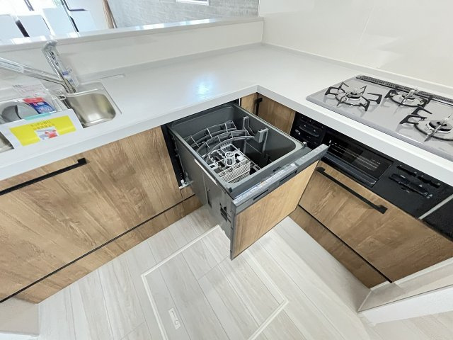 【キッチン】 | 福岡市西区今宿東1丁目1期　2号棟（全3棟）【仲介手数料無料・0円】 | 施工例。施工例は完成時と異なる場合があります。