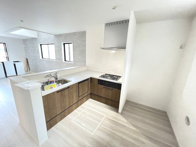 【キッチン】 | 福岡市西区今宿東1丁目1期　2号棟（全3棟）【仲介手数料無料・0円】 | 施工例。施工例は完成時と異なる場合があります。