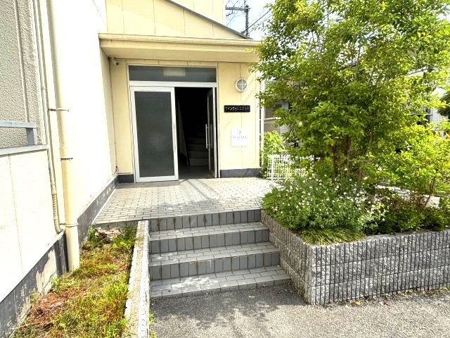 ウイングヒルズ羽曳野のエントランス