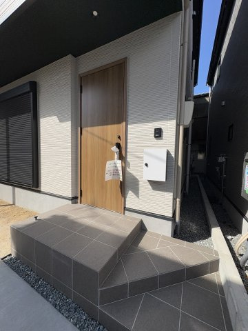 【玄関】 | 福岡市西区今宿東1丁目1期　3号棟（全3棟）【仲介手数料無料・0円】 | 施工例。施工例は完成時と異なる場合があります。