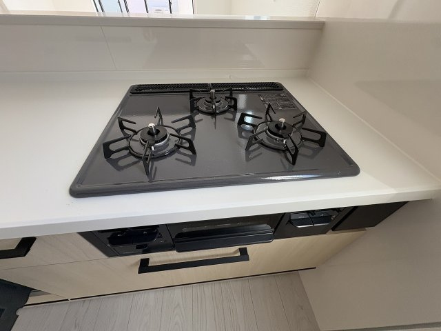 【キッチン】 | 福岡市西区今宿東1丁目1期　3号棟（全3棟）【仲介手数料無料・0円】 | 施工例。施工例は完成時と異なる場合があります。