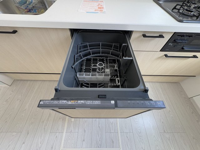 【キッチン】 | 福岡市西区今宿東1丁目1期　3号棟（全3棟）【仲介手数料無料・0円】 | 施工例。施工例は完成時と異なる場合があります。