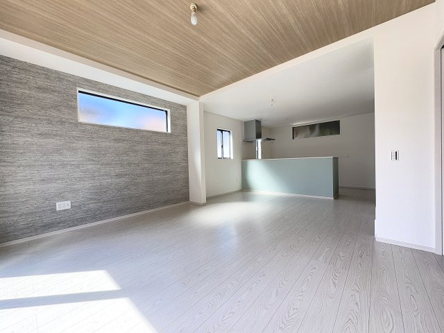 【内装】 | 福岡市西区今宿東1丁目1期　3号棟（全3棟）【仲介手数料無料・0円】 | 施工例。リビングです。施工例は完成時と異なる場合があります。