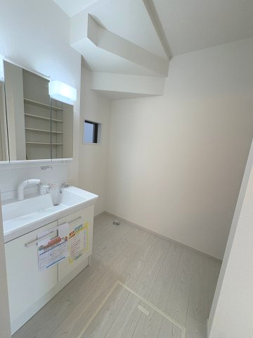 【洗面所】 | 福岡市西区今宿東1丁目1期　3号棟（全3棟）【仲介手数料無料・0円】 | 施工例。施工例は完成時と異なる場合があります。