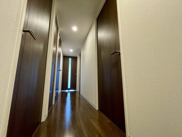 アルファスマート松江城のその他|玄関から各居室は段差もなくフラットな室内です。大人から子供まで安心して生活できます。