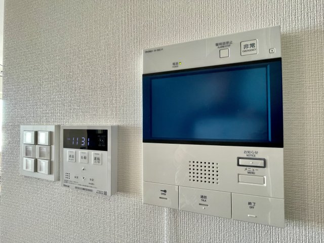 アルファスマート松江城の防犯設備|訪問者の顔も確認できるモニター付きインターホンです。お子様の留守番も安心のセキュリティが備わってます。