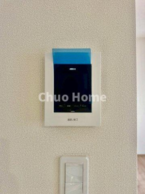 【セキュリティ】 | 葛飾区東水元3丁目新築分譲住宅 | 【モニターホン】誰が来たかすぐにわかるカラーモニター付きインターホン。通話ボタンを押すまでは室内の音は漏れていませんので相手を確かめてから応対できます。