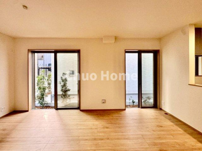 【居間・リビング】 | 葛飾区東水元3丁目新築分譲住宅 | 【リビングダイニング】一日の中で多くの時間を過すことになるリビングダイニングだからこそ、いつも穏やかな空間であることが必然。爽やかな通風と採光を存分に感じる事が出来る空間です。