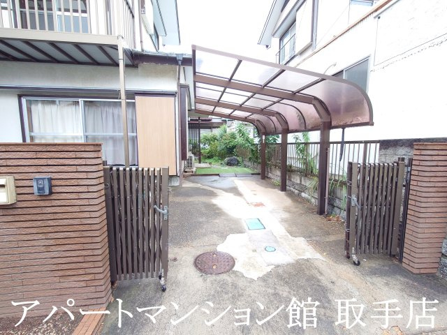 山田邸の駐車場