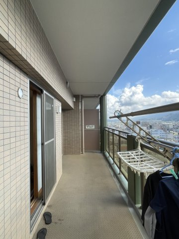 ポレスター西条のバルコニー|12階に位置しているため眺望・陽当たり良好です