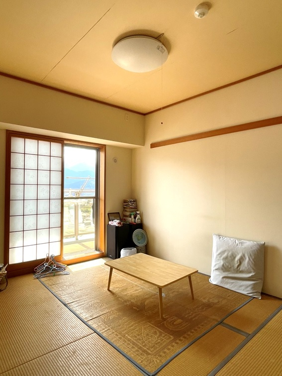 ポレスター西条の和室|約6帖の和室がリビングダイニング横に位置しています