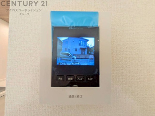 訪問者が来たときにテレビ画面で確認できるため、安心してドアを開けられます。録画機能があるものもあり、留守中に来訪者を記録しておくことができます。利便性が高く、セキュリティ面でも安心です。