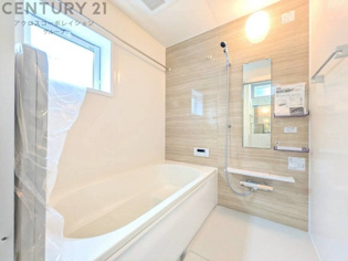 気密性と断熱性に優れ、外気の影響を受けにくく、浴室内の温度を一定に保ちやすいです。特に冬場は、暖房効率が高まり、快適なバスタイムを過ごせます。