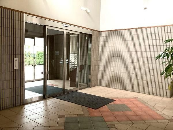 藤和ハイタウン大倉山のエントランス