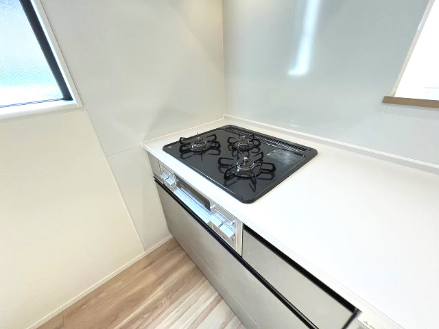 【キッチン】 | 那珂川市片縄北5丁目2期　1号棟（全1棟）【仲介手数料無料・0円】 | 施工例。施工例は完成時と異なる場合があります。