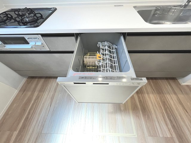 【キッチン】 | 那珂川市片縄北5丁目2期　1号棟（全1棟）【仲介手数料無料・0円】 | 施工例。施工例は完成時と異なる場合があります。