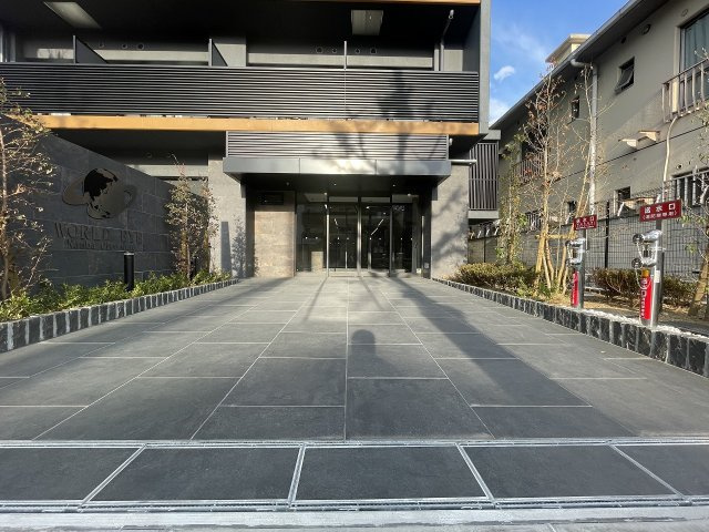 ワールドアイ難波City Gateのエントランス
