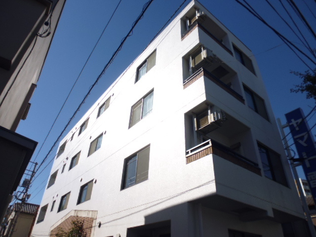 スカイプラザの外観|白壁の映えるマンションです！