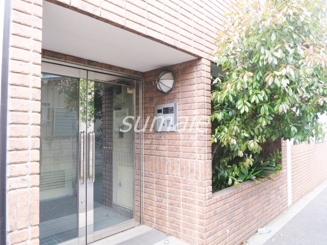 スカイプラザのエントランス|レンガ調のエントランスです♪