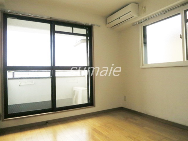 スカイプラザの居間・リビング|2面採光の明るいお部屋です☆