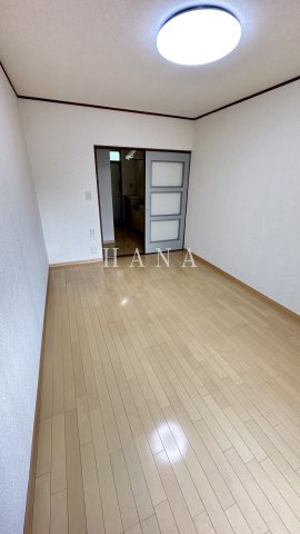 ミッレ・ミリアの内装|他部屋参照
