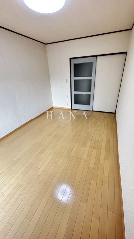 ミッレ・ミリアの居間・リビング|他部屋参照