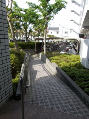 【その他共用部分】 | メロディーハイム千里東 | マンション内スローブ