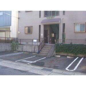 カーサフィオーレの駐車場