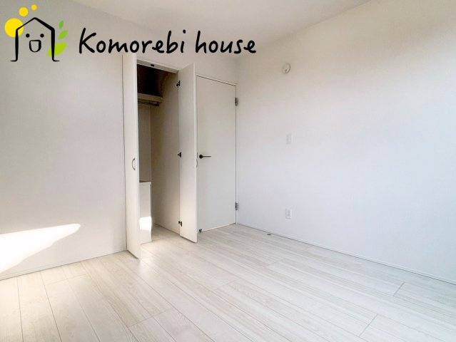 上尾市上　27期　新築一戸建て　グラファーレ　01の洋室|広さにゆとりがあるので、衣装ラックや小さなドレッサーも置けるのが魅力。朝の身支度もスムーズになり、一日の始まりを快適に迎えられます。