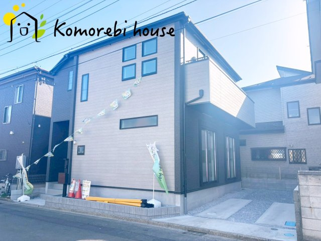 上尾市上　27期　新築一戸建て　グラファーレ　01の駐車場|敷地内に普通車1台分の駐車スペースを確保。前面道路との動線も良く、毎日の停めやすさを重視した配置です。