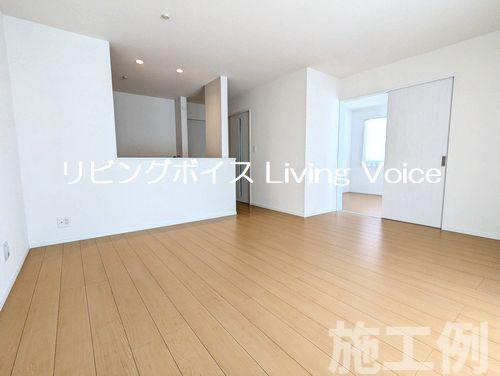 【居間・リビング】 | 【仲介手数料０円】海老名市東柏ケ谷5丁目　新築一戸建て | 海老名市東柏ケ谷5丁目　新築一戸建て