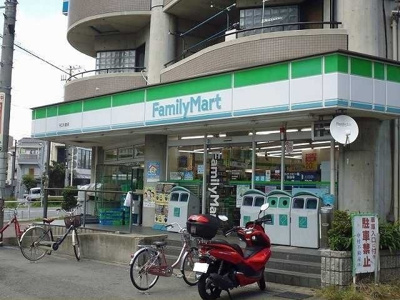 【周辺】 | オエステ・コンドミニオ | ファミリーマート様まで290m