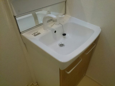 【洗面所】 | オエステ・コンドミニオ | スペースが確保できる洗面所です